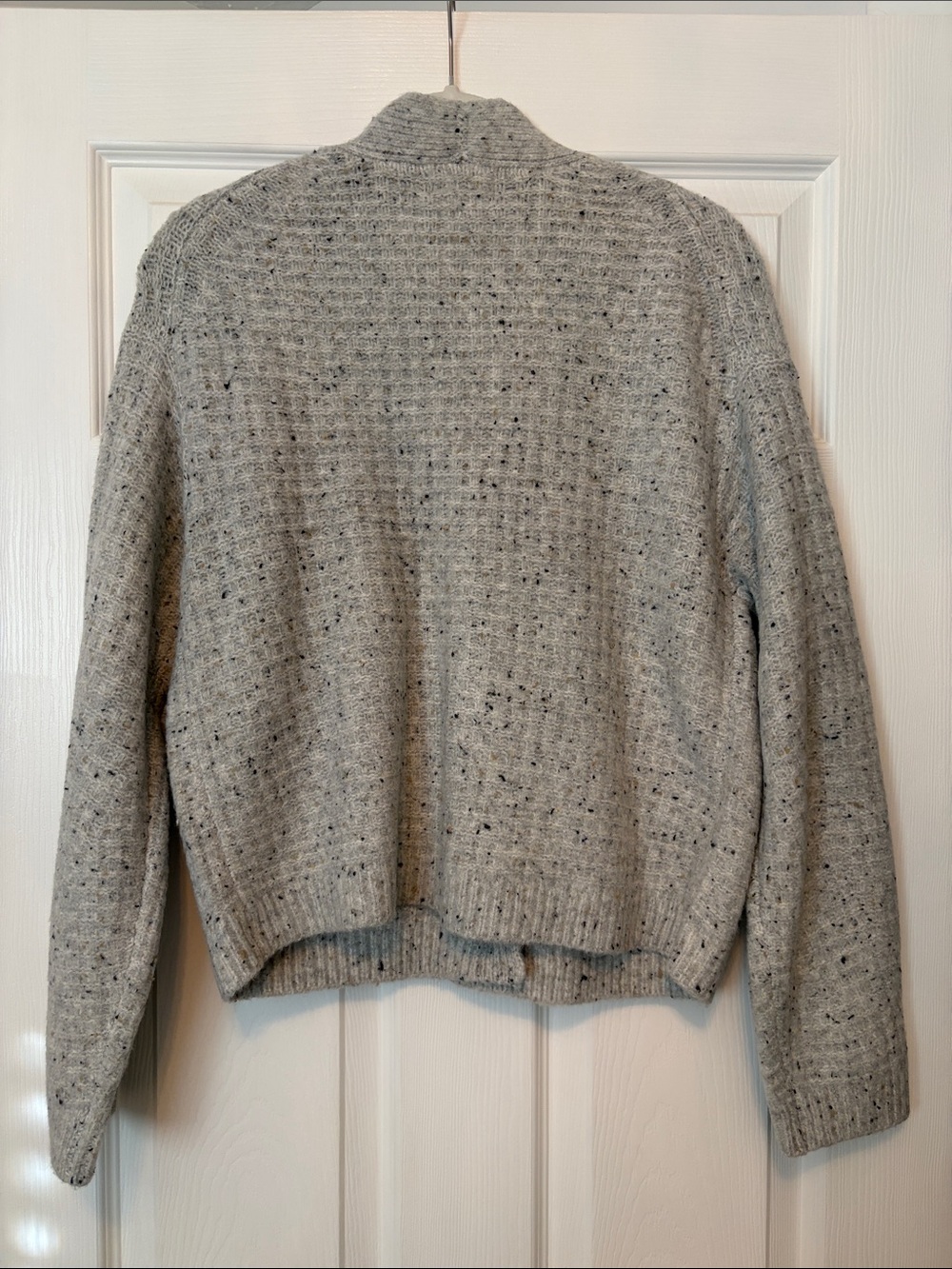 NBW!! New w/ Tags! Universal Thread Light Gray Speckled V‑Neck Button Cardigan - Picture 5 of 6